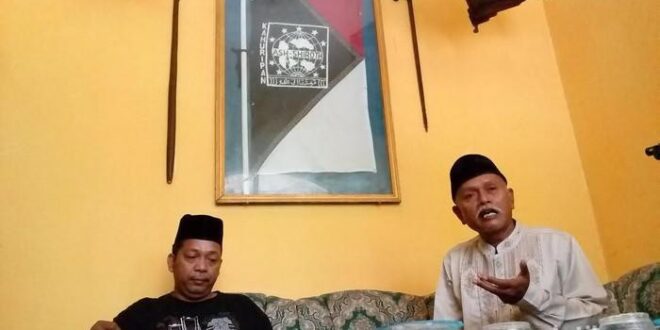 jari kaus hitam yang mengaku nabi isa dan pengikutnya di jombang 169