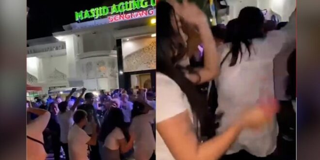viral pria dan wanita berjoget diiringi musik oleh disc jockey dj di depan masjid agung 169