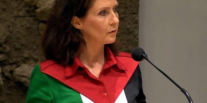 anggota dpr belanda ester ouwehand memakai blus dengan warna bendera palestina 1758377176838 43