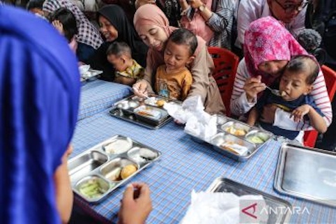 Perempuan Penjaga Gizi Bangsa: Ibu sebagai Garda Terdepan Suksesnya Program Makan Bergizi Gratis 1 Ibu dan MBG