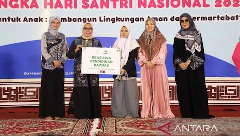 Menteri PPPA Arifah Fauzi di Ponpes Lirboyo copy