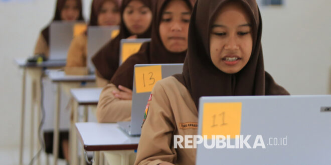 092611400 1763115678 830 556